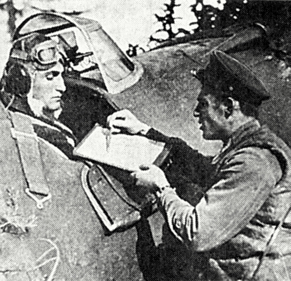 Абрамашвили Николай Георгиевич в кабине самолёта И-16, 1941 год.