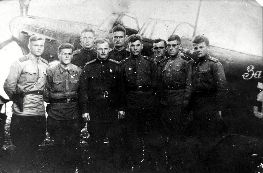 Андрианов Илья Филиппович с боевыми товарищами