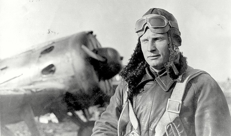 Денисов Константин Дмитриевич у самолёта И-16, 1941 г.