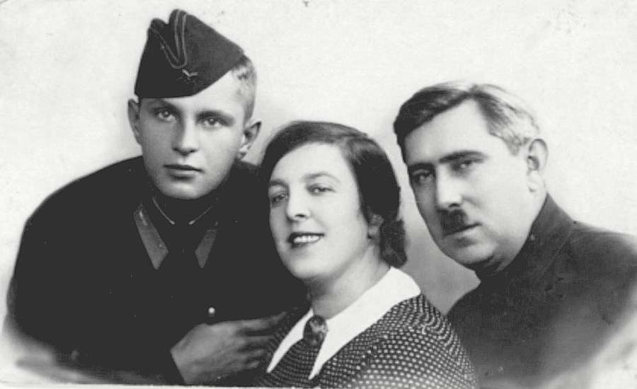 Дранищев Евгений Петрович с родителями