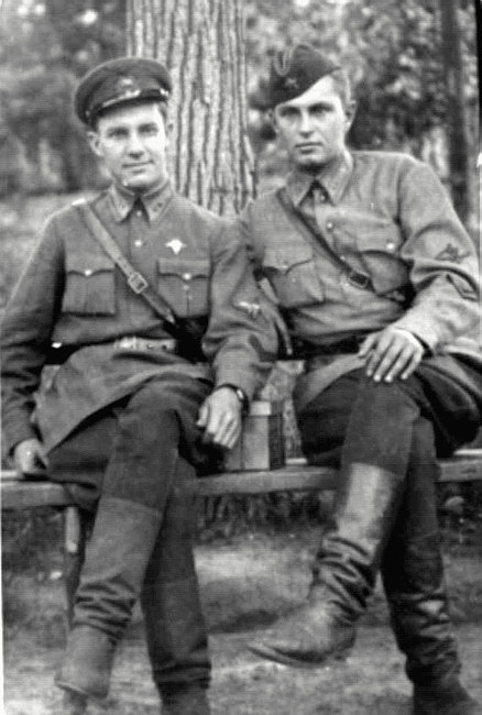 Дранищев Евгений Петрович (справа), 1942 г.