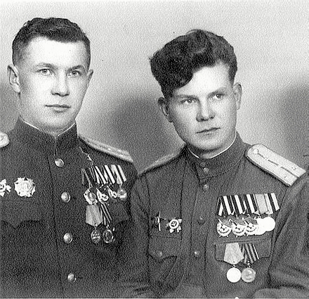 Капустянский Ипполит Петрович (справа)
