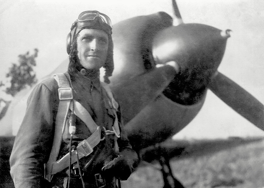 Корольков Сергей Иванович у самолёта Ла-5, 1943 г.