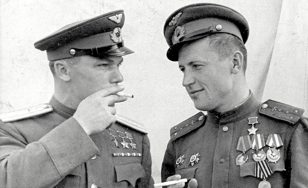 Кожедуб Иван Никитович и Куманичкин Александр Сергеевич, 1945 г.