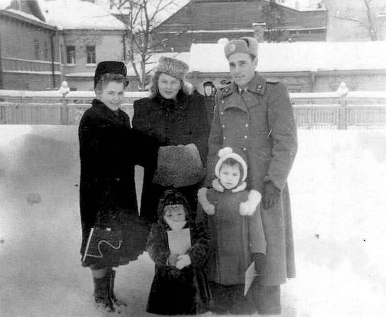 Мартынов Дмитрий Филиппович с семьёй