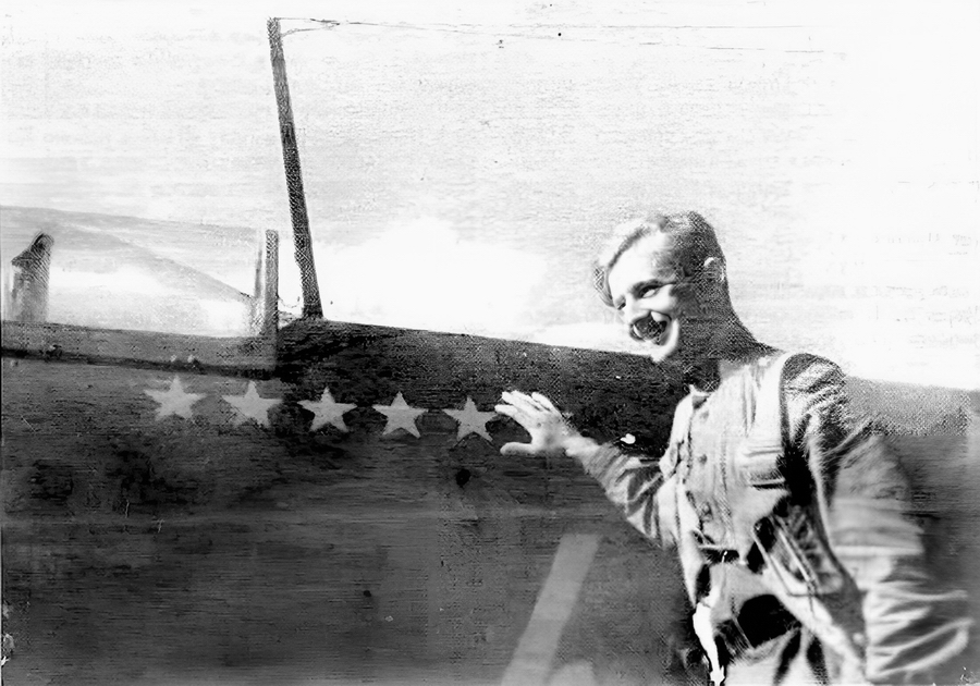Машенкин Алексей Михайлович у своего Як-9Т, осень 1943 г.