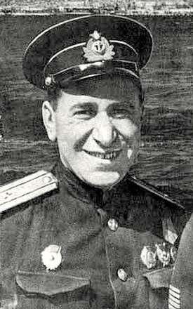 Нихамин Давид Ефимович (слева), 1943 г.