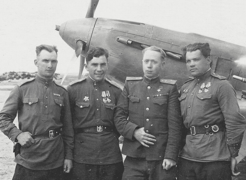 Слева направо: В. М. Манкевич, Я. И. Корсунский, П. А. Пологов и Н. С. Конышев.