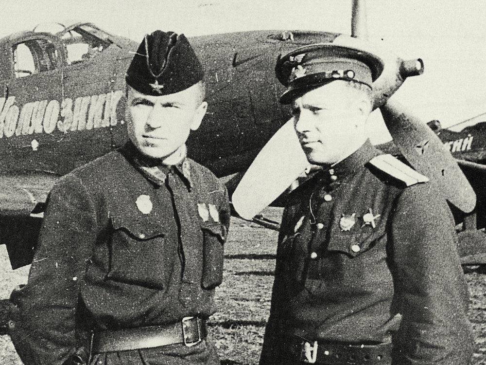Прошенков Николай Иванович (слева), 1943 г.