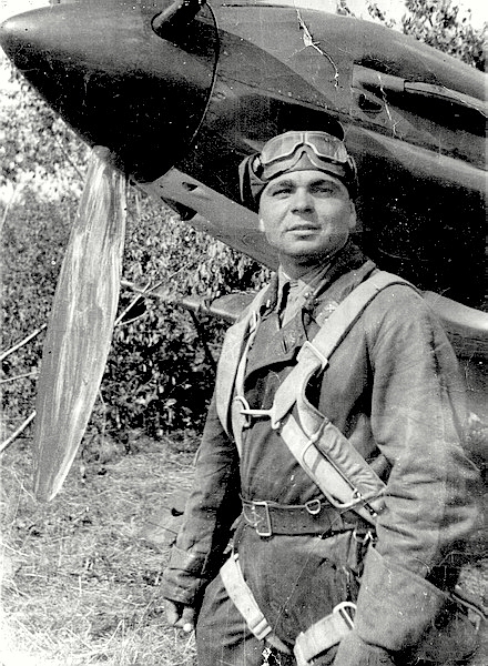 Сторожаков Алексей Николаевич у самолёта МиГ-3, 1941 г.
