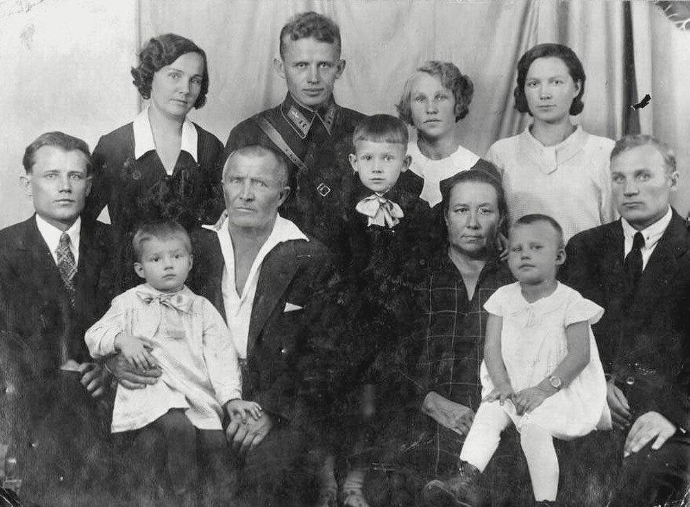 Антонов Яков Иванович с семьёй, Ленинград, 1937-1938 гг.