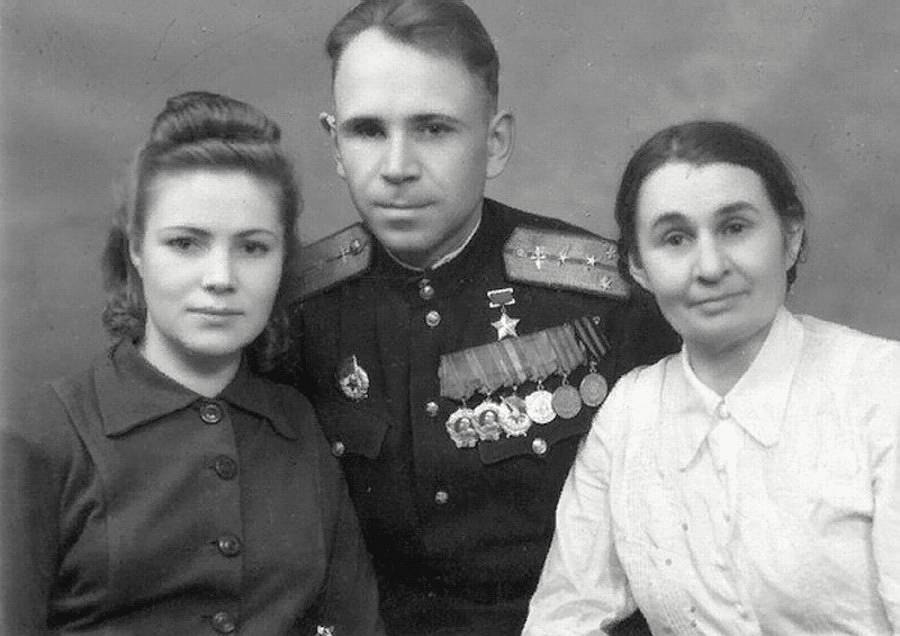 Ковзан Борис Иванович с мамой и женой