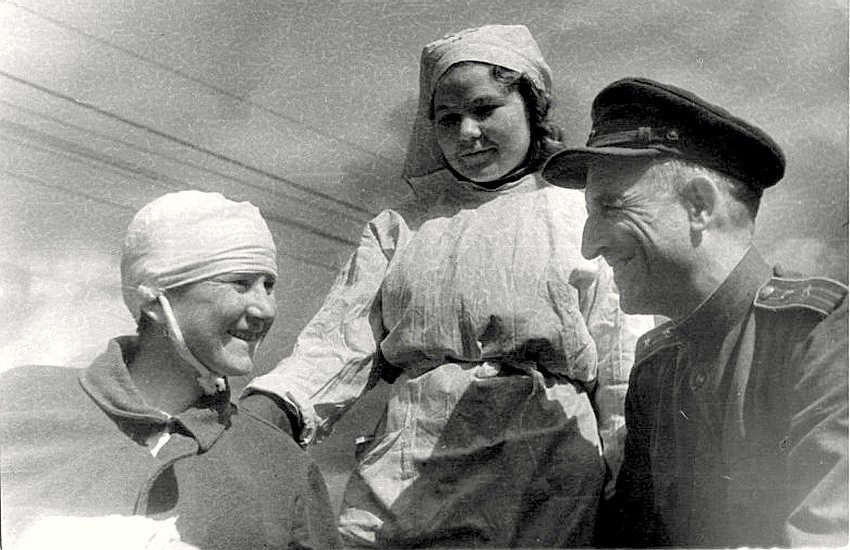 Клюкова Зоя Тимофеевна в госпитале после ранения
