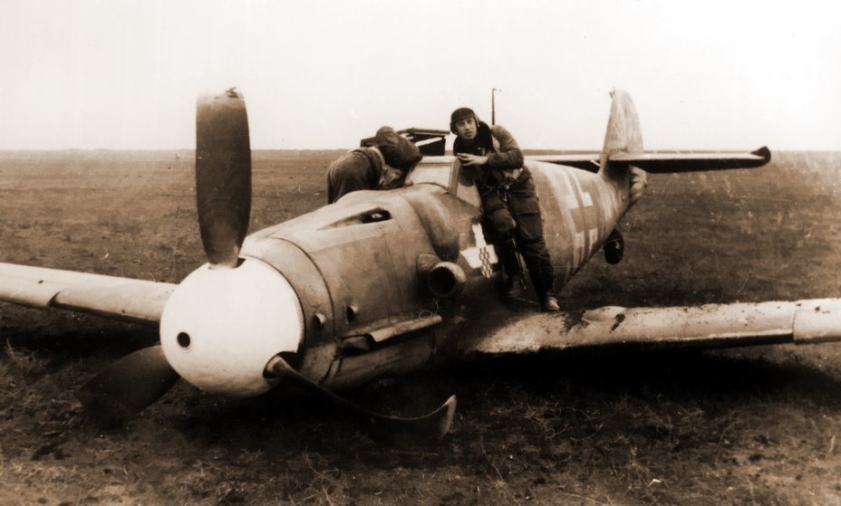  Bf 109G-6    15.(Kroat)/JG 52   , - 19431944 . -    | Warspot.ru