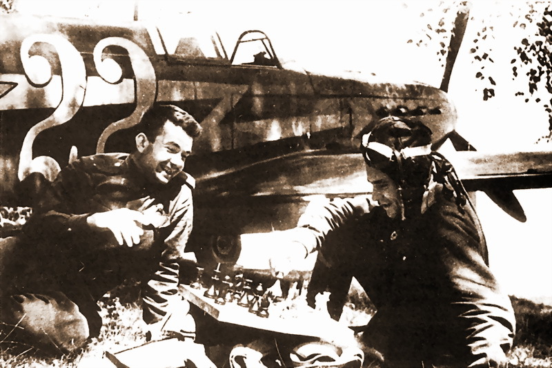  18- .      -7,  1943 . (E. Pilawskii, Soviet Air Force Fighter Colours 1941-1945) -    .  XV | Warspot.ru
