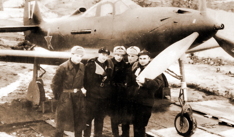   20- .   ,  1944 . (Red Stars In The Sky) - 20-     | Warspot.ru