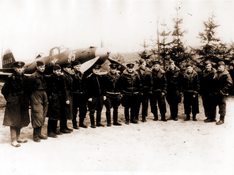 ˸  30- .    (  42-9625,   95),       ,  194445 . (www.airforce.ru) - 30-         | Warspot.ru